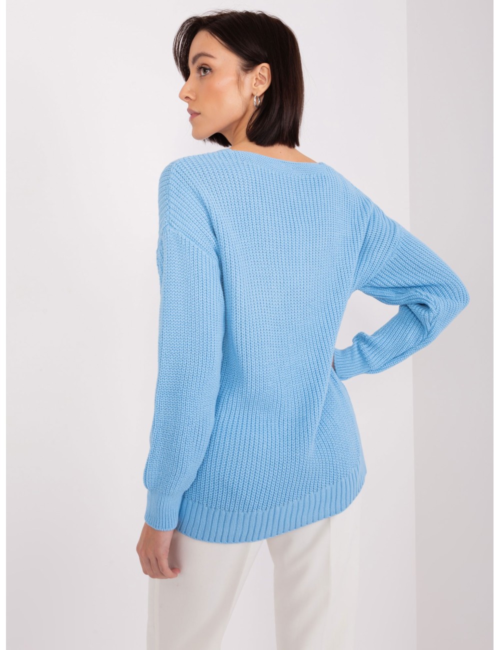 Damski sweter klasyczny z warkoczami