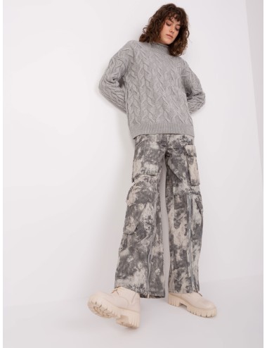 Damski dzianinowy sweter w warkocze