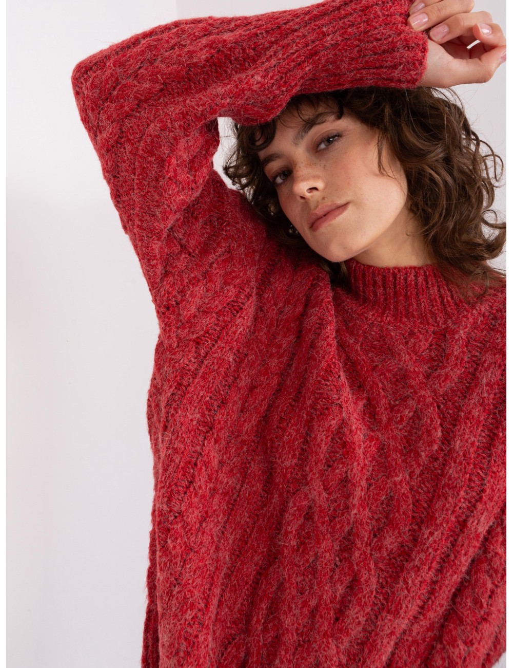 Sweter z warkoczami i ściągaczami