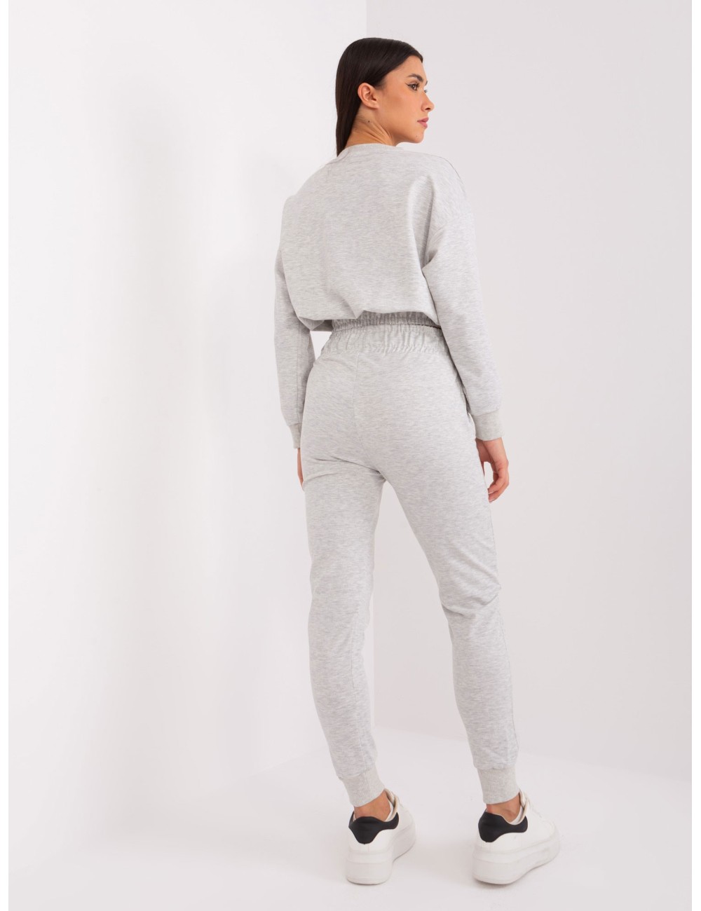Casualowy komplet z bluzą z kolorowym napisem