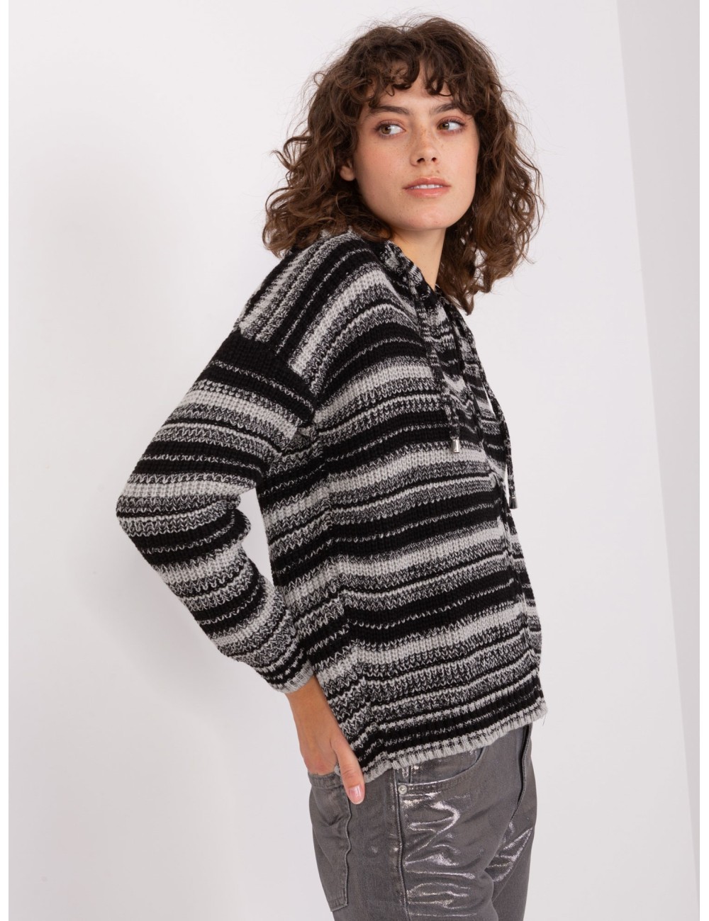 Damski sweter z zapięciem