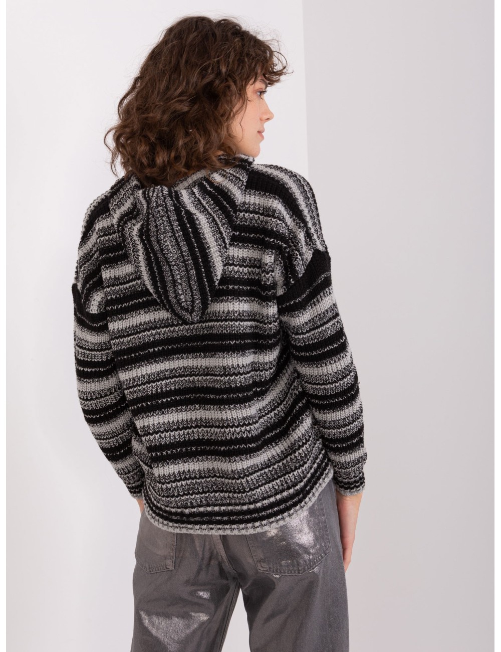 Damski sweter z zapięciem