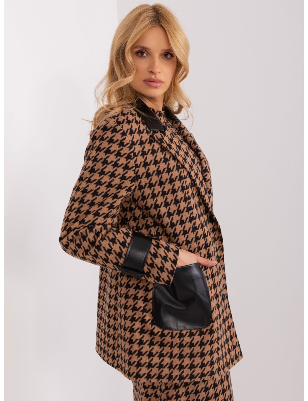 Marynarka-LK-MA-509511.99-biało-czarny