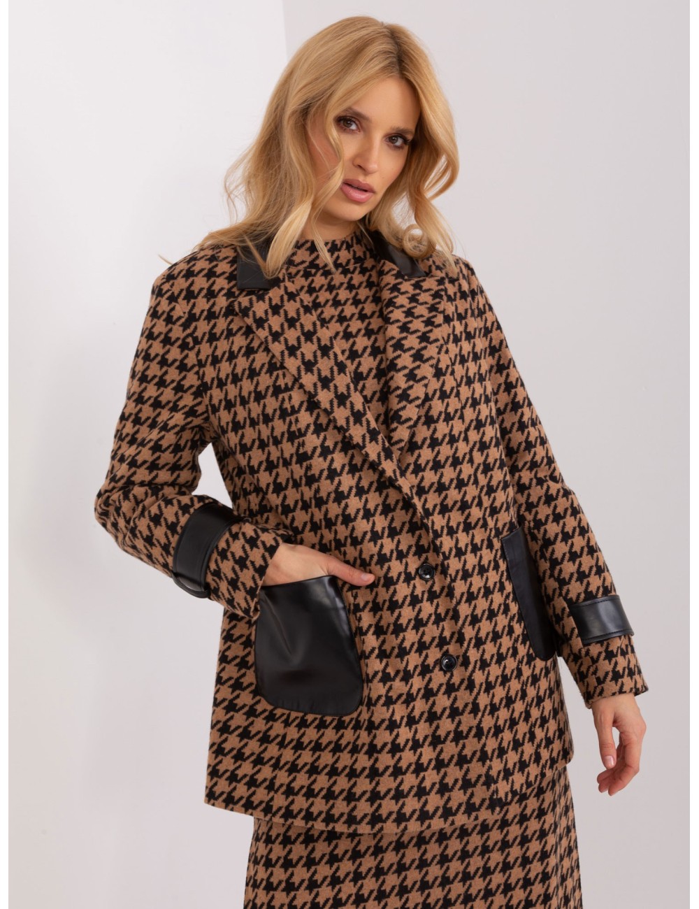 Marynarka-LK-MA-509511.99-biało-czarny