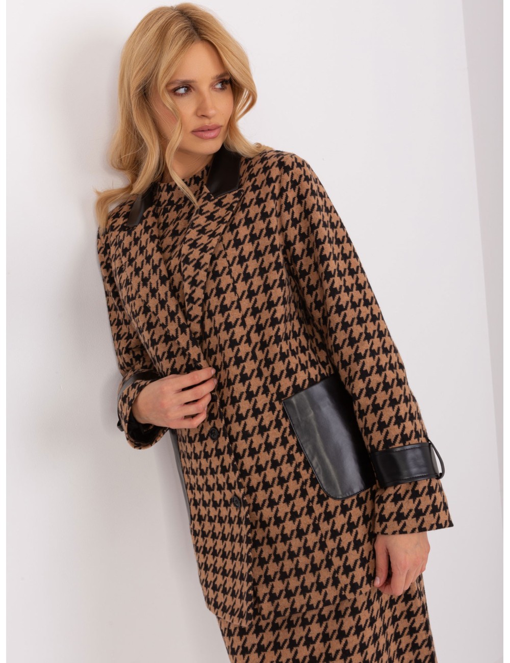 Marynarka-LK-MA-509511.99-biało-czarny