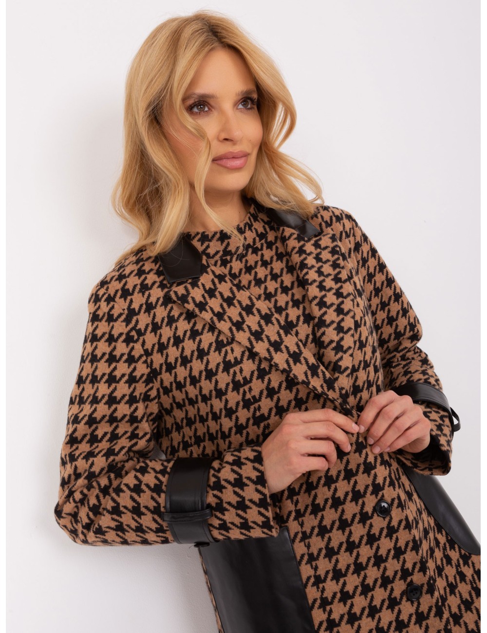 Marynarka-LK-MA-509511.99-biało-czarny