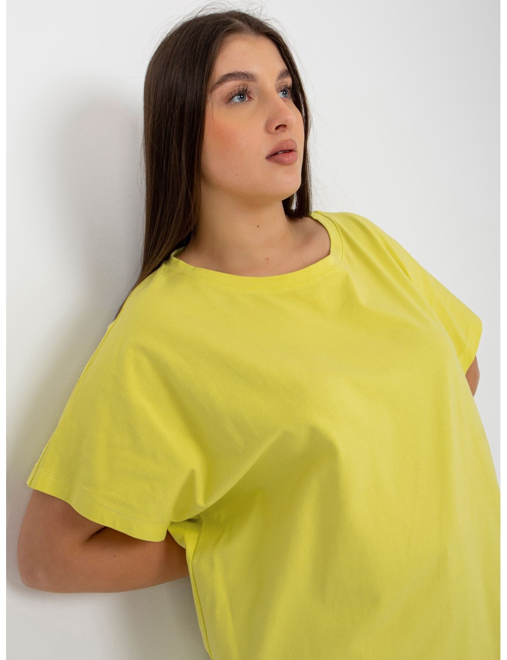 Jasnolimonkowy damski t-shirt plus size o luźnym kroju