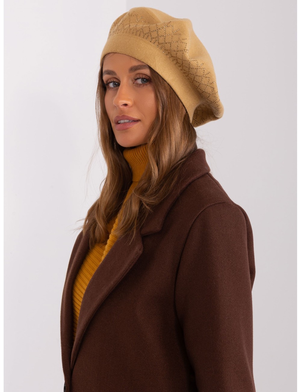 Beret damski z aplikacją