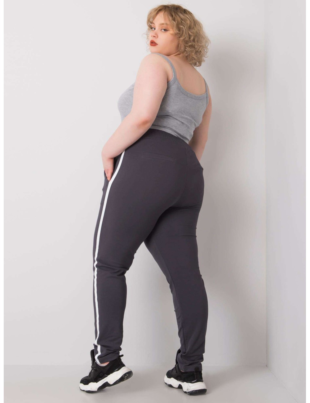 Spodnie dresowe plus size z lampasami