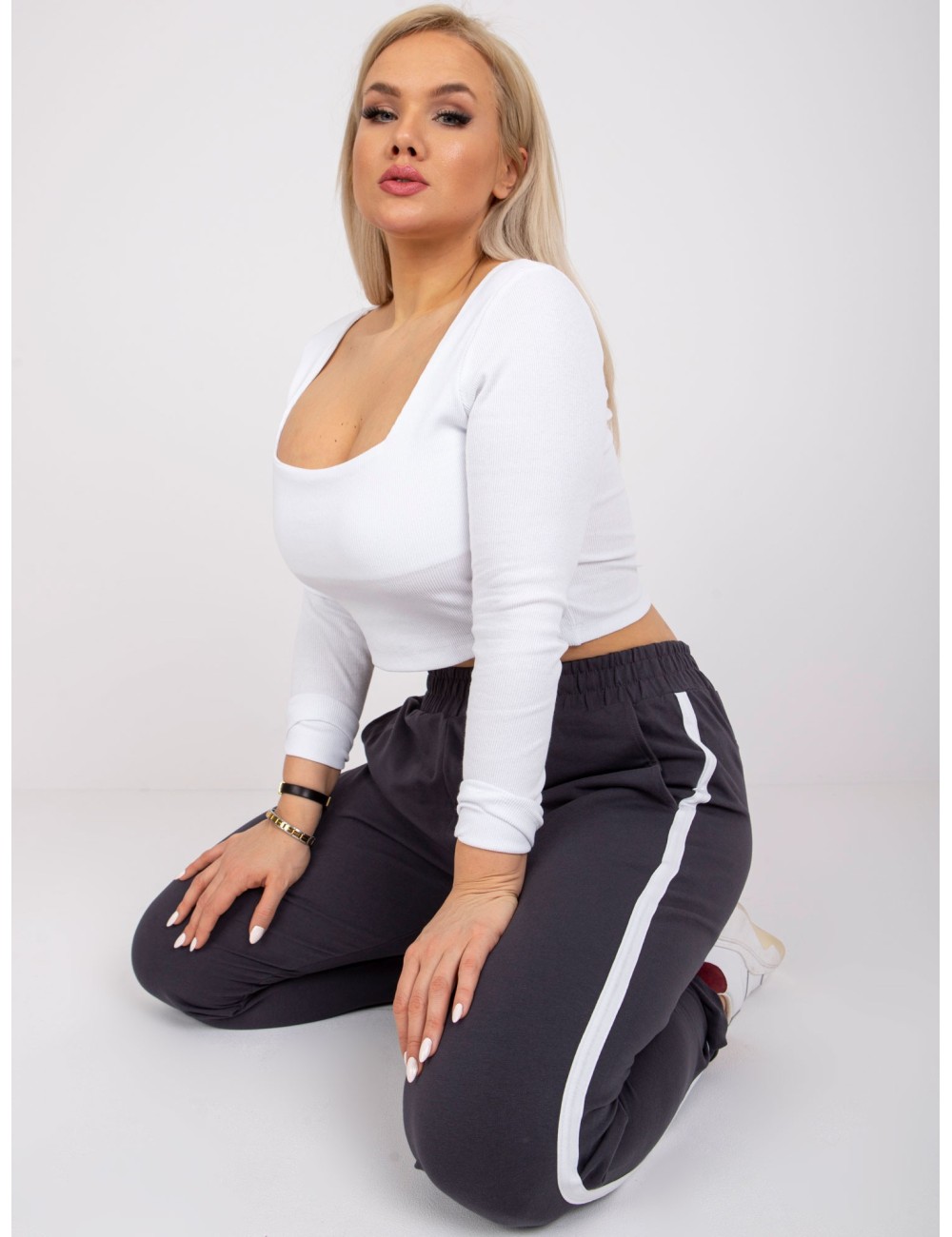 Spodnie dresowe plus size z lampasami