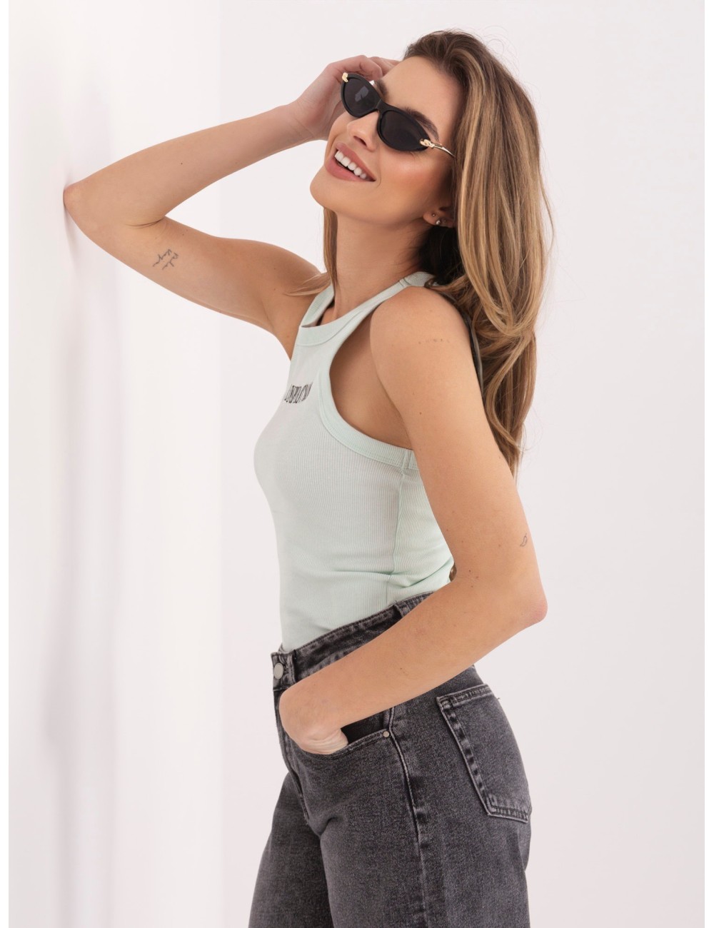 Top-D16005AH02704B