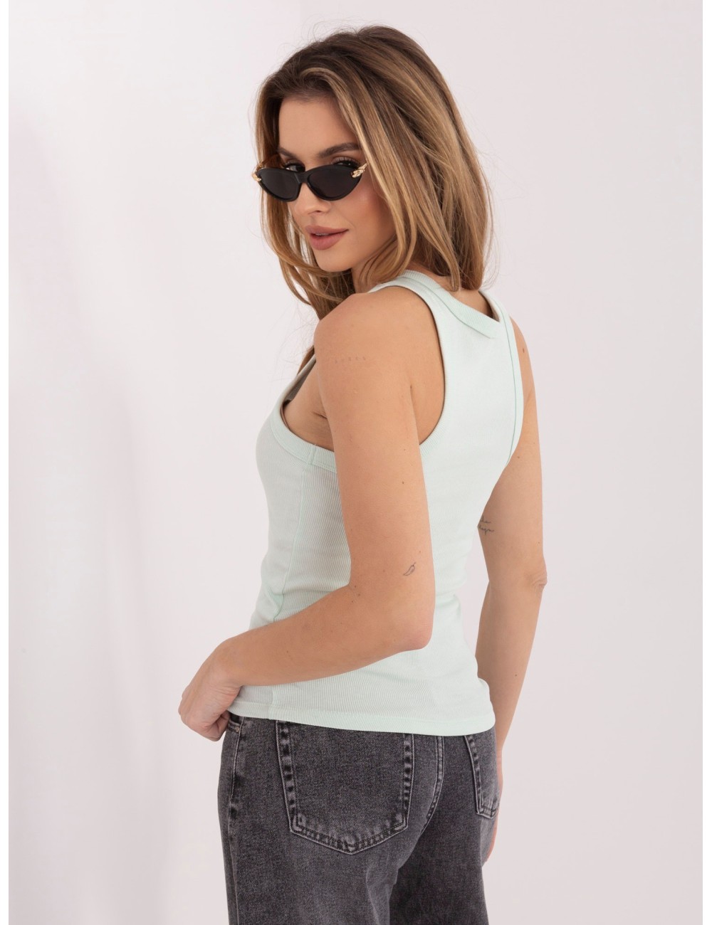 Top-D16005AH02704B