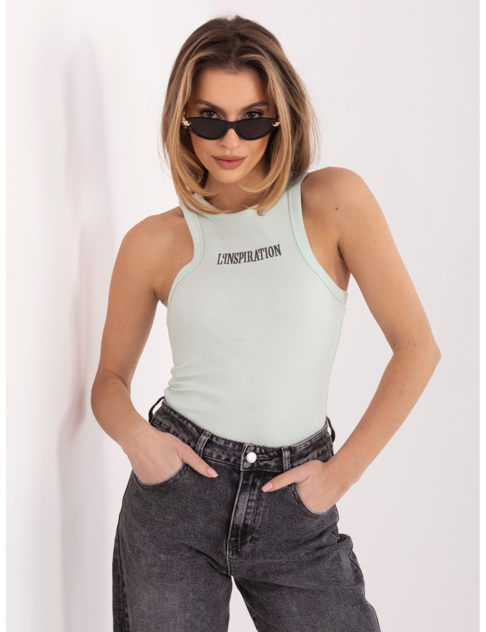 Top-D16005AH02704B