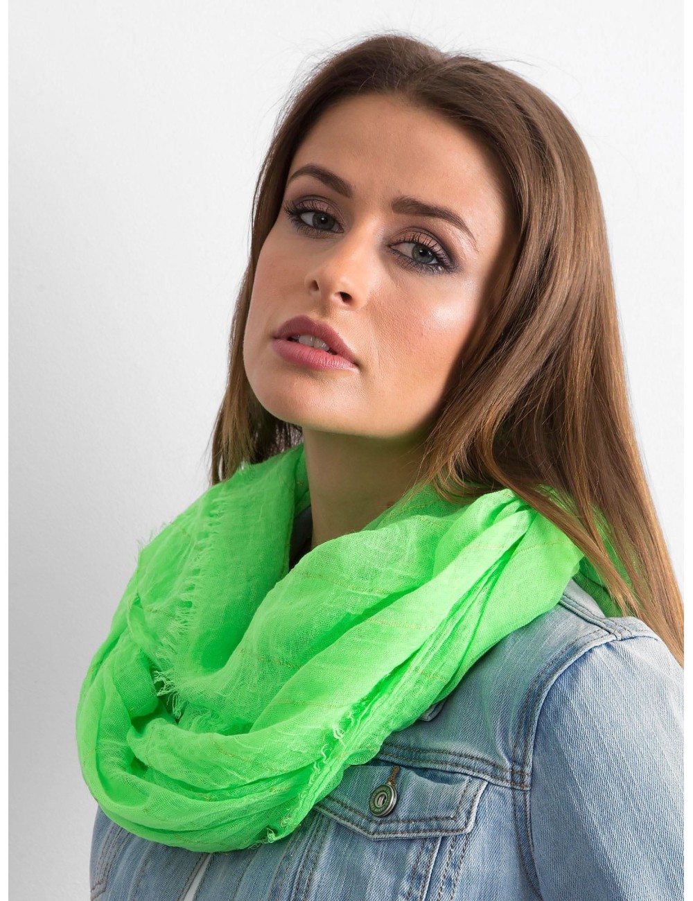 Chusta z błyszczącą nitką fluo zielona