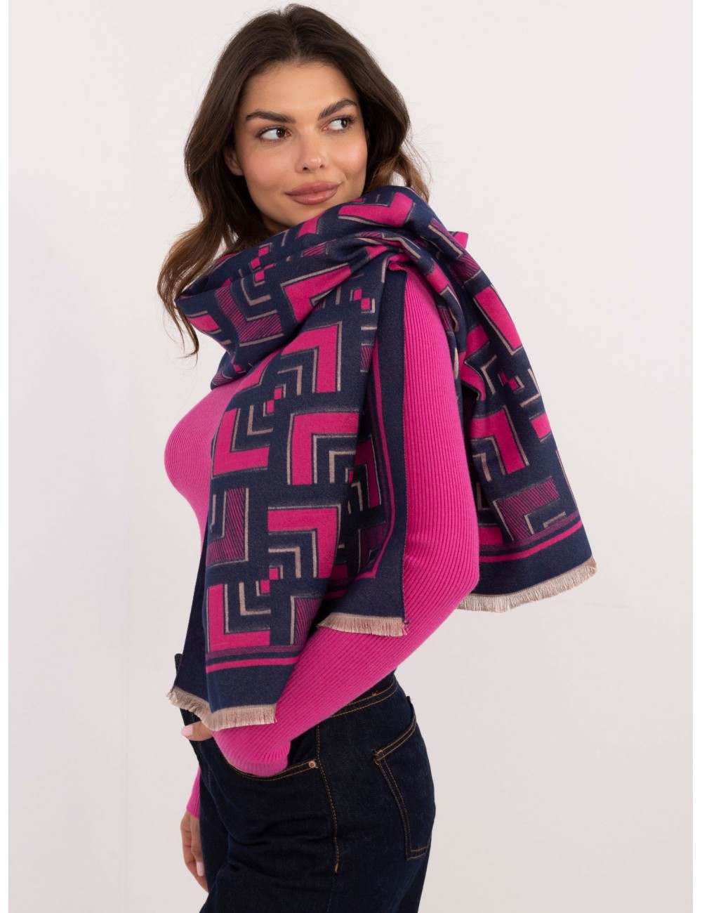 Szalik-AT-SZ-23158.32-czarno-biały