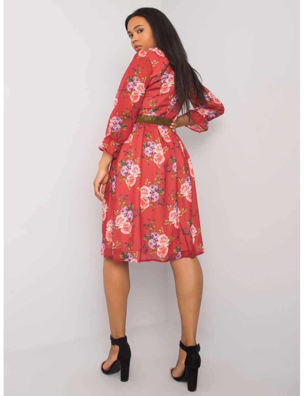 Sukienka plus size w kwiatowe wzory