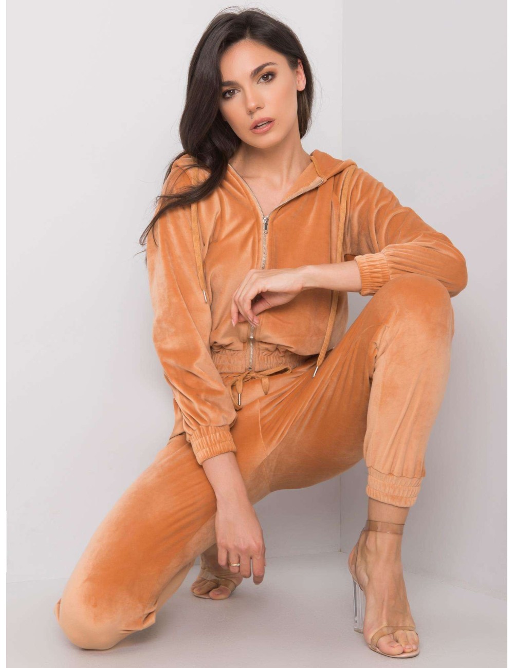 Camelowy komplet casualowy z weluru