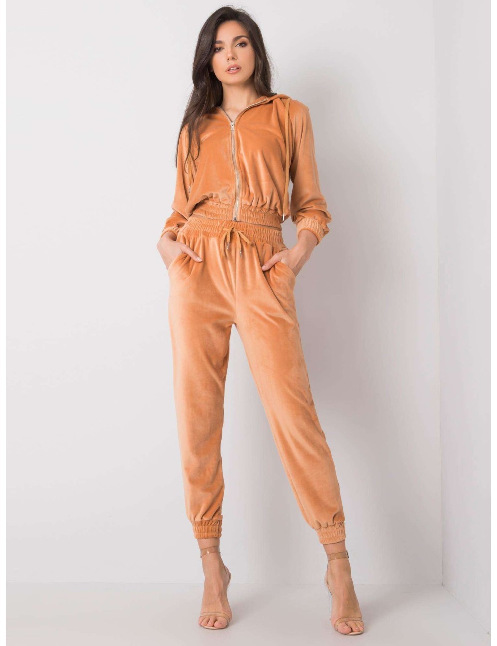 Camelowy komplet casualowy z weluru