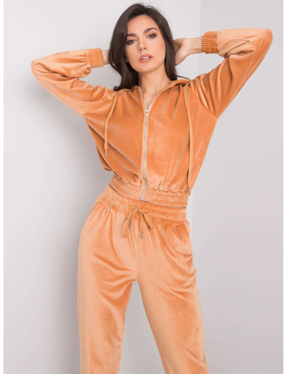 Camelowy komplet casualowy z weluru