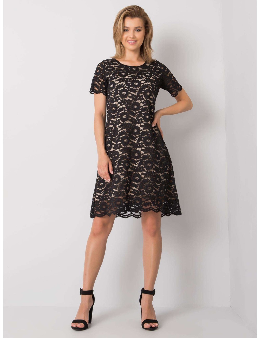 Elegancka sukienka z koronki