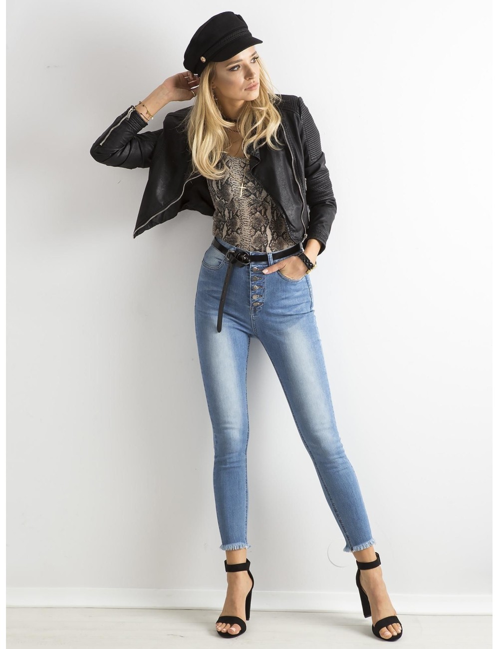 Przecierane jeansy high waist z guzikami