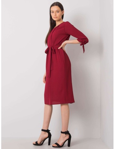 Elegancka sukienka z paskiem