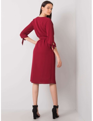 Elegancka sukienka z paskiem