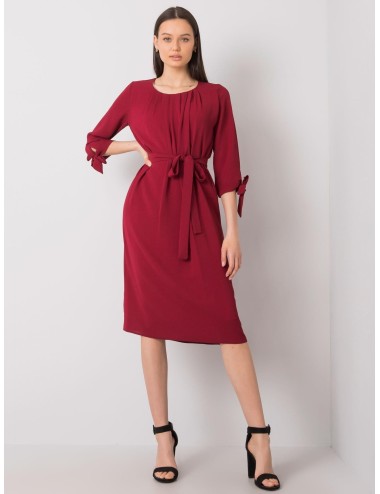 Elegancka sukienka z paskiem
