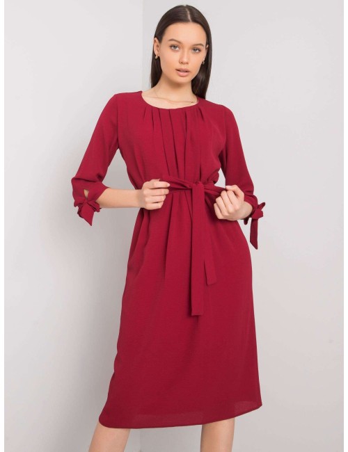 Elegancka sukienka z paskiem