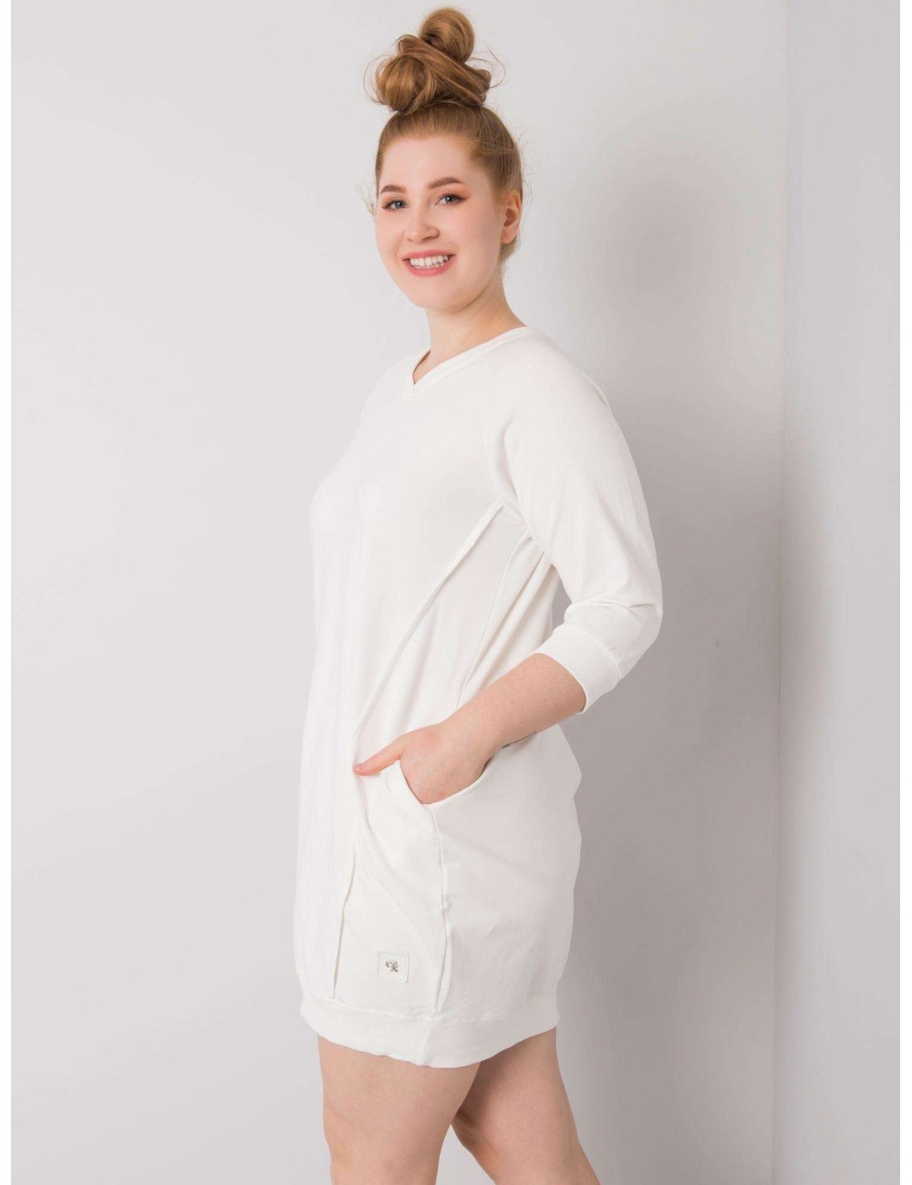 Mini sukienka plus size z rękawem 3/4