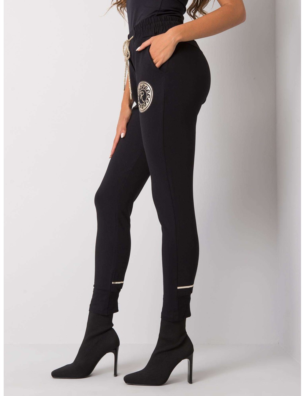 Khaki dresowe joggery damskie