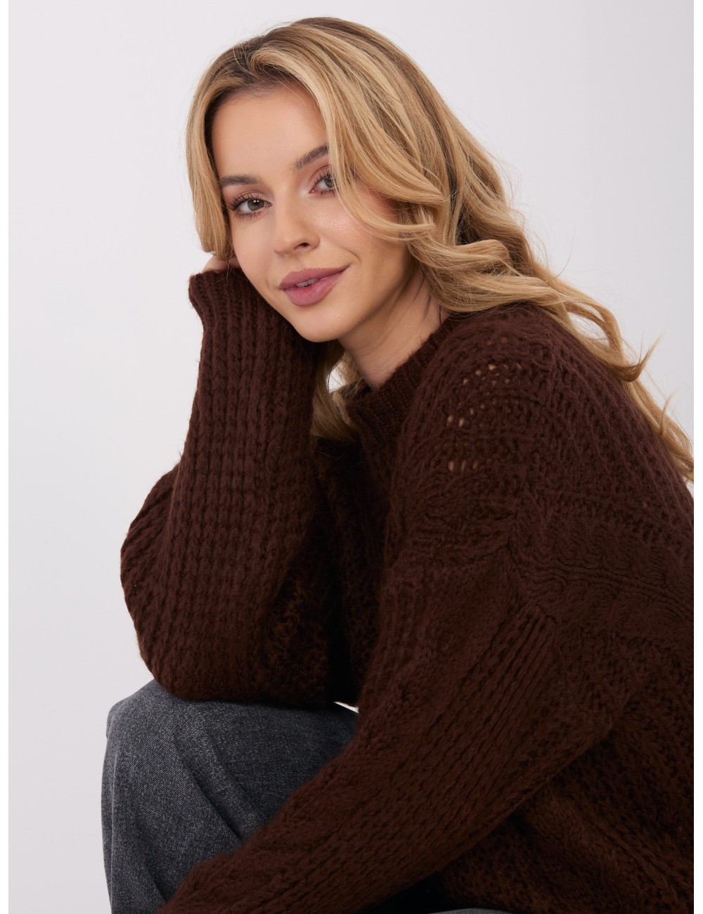 Sweter-IN-SW-33831.25-ciemny bezowy