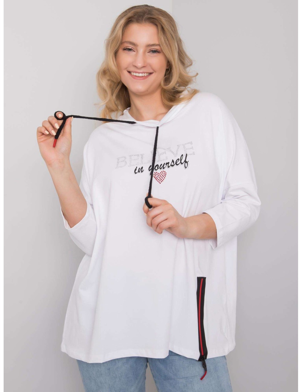 Bluzka plus size z błyszczącymi aplikacjami
